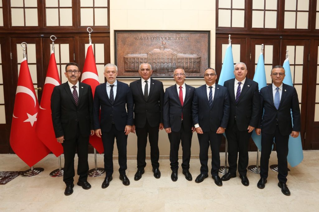 Çavuşoğlu, Gazi Üniversitesi Rektörü Ünal’ı ziyaret etti