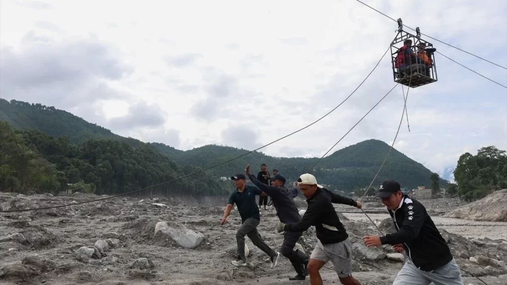 Nepal’de sel felaketinde kaybolan binlerce kişi için arama kurtarma çalışmaları sonlandırılacak