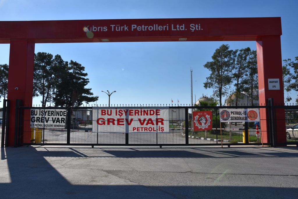 Petrol İşçileri Sendikası’nın Kıbrıs Türk Petrolleri’ndeki uyarı grevi devam ediyor