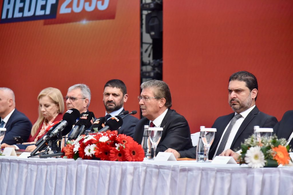 Üstel: “Şov yapan bir parti değiliz… En büyük projeleri hayata geçiriyoruz”