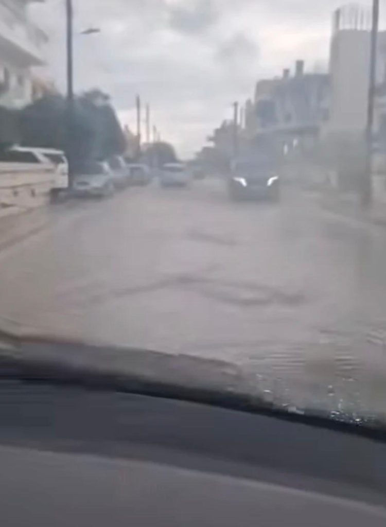 Aşırı yağışlı hava Güney Kıbrıs’ta etkili oluyor