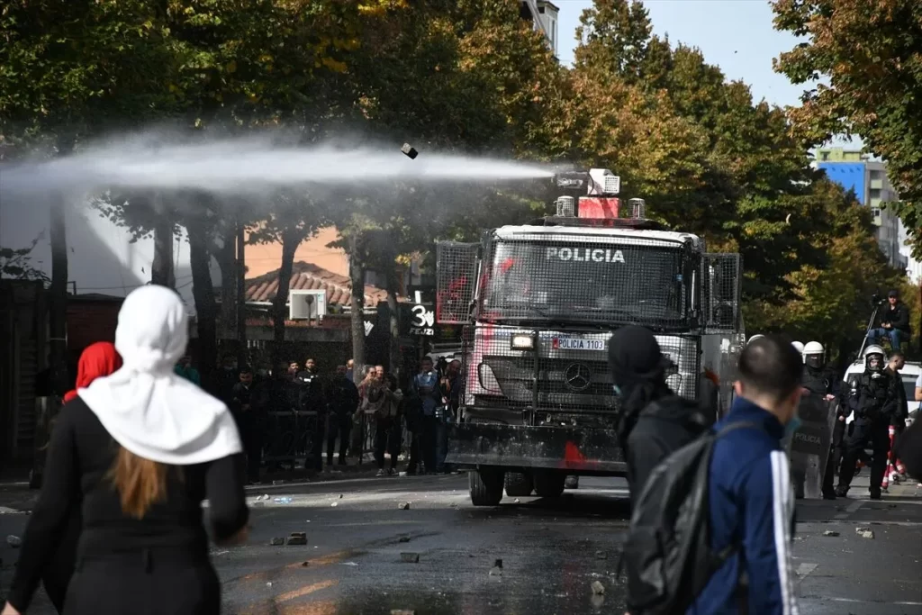 Arnavutluk’ta öğrencilerin düzenlediği protestolar sürüyor