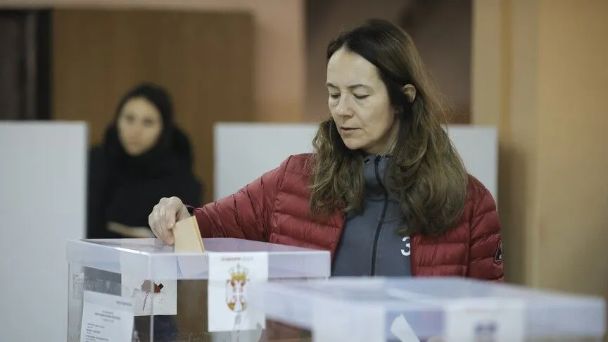 Sırbistan’daki erken genel seçimde oy verme işlemi başladı