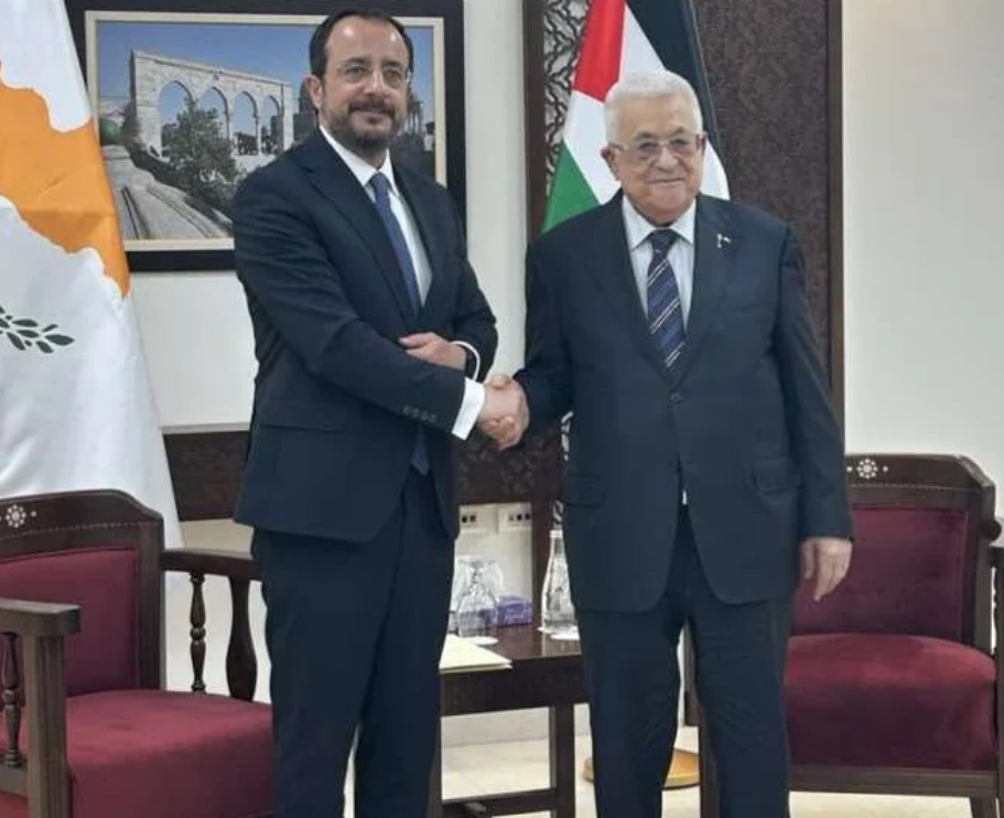 Filistin Devlet Başkanı Abbas Rum lider Hristodulidis’le görüştü