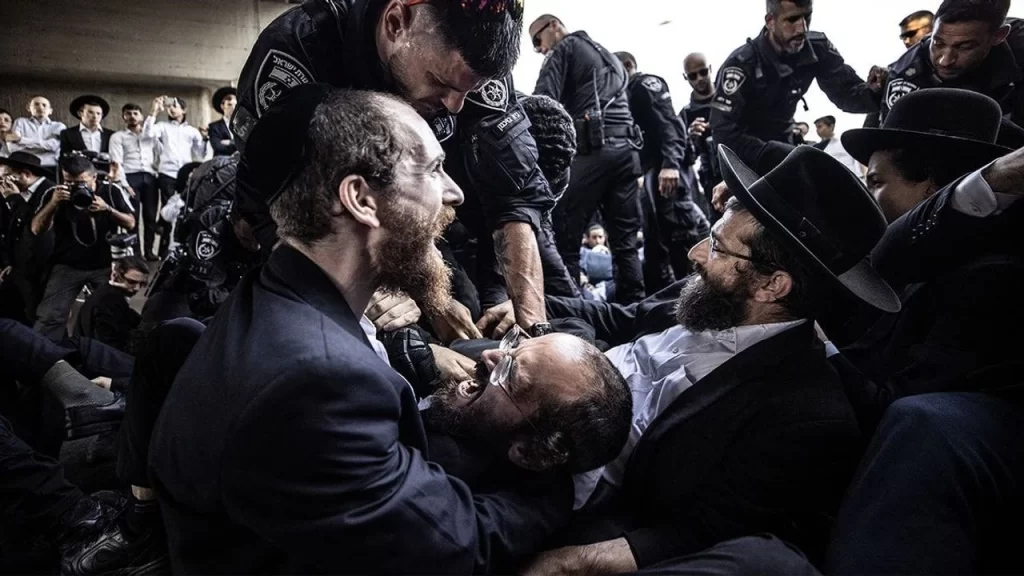 İsrail polisinin Haredilere sert müdahalesinde çok sayıda kişi yaralandı
