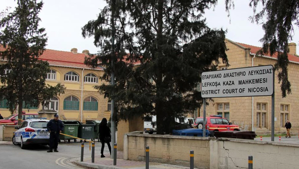 Limasol Mahkemesi’ne bıçak ve penseyle girmeye çalışan kadın tutuklandı