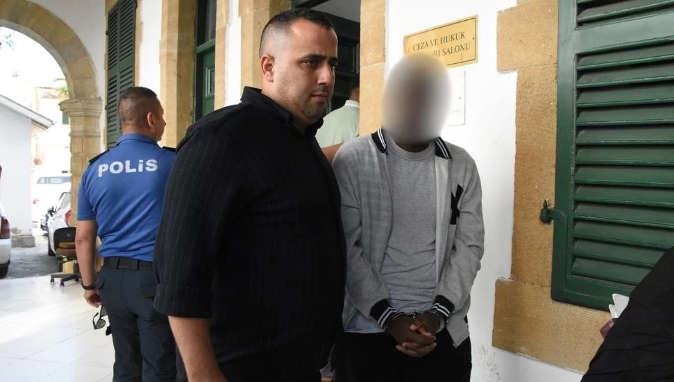 Kendini acente sahibi olarak tanıtıp bir öğrenciden 360 Dolar almakla itham edilen zanlı 20 gün tutuklu kalacak